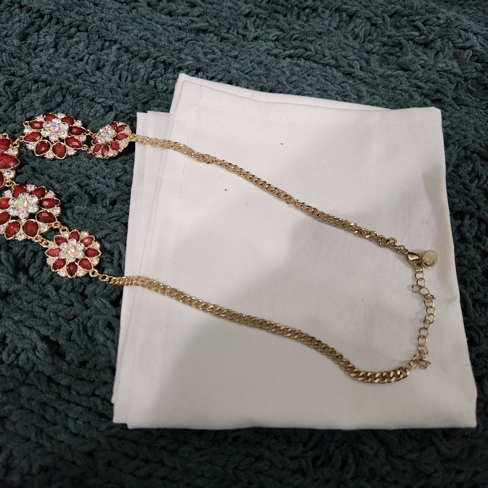 Elegant Floral Necklace with Red and Gold Accents - Picture 3 of 6